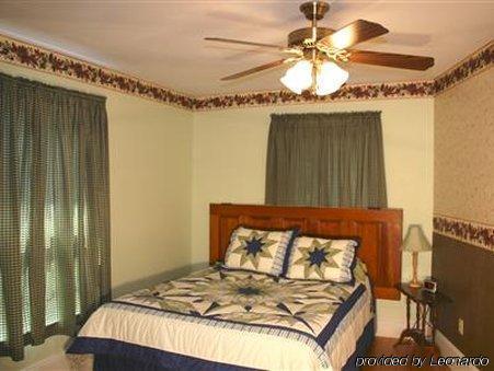 The Young House Bed And Breakfast Millinocket Cameră foto