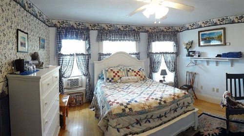 The Young House Bed And Breakfast Millinocket Exterior foto
