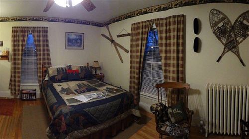 The Young House Bed And Breakfast Millinocket Exterior foto